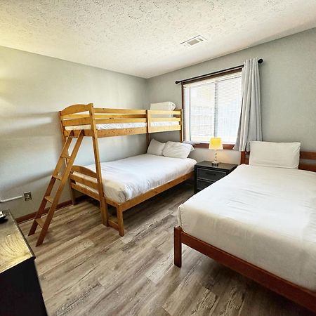 Spacious Modern Condo - 1St Floor - One Block To The Beach Myrtle Beach Exterior photo